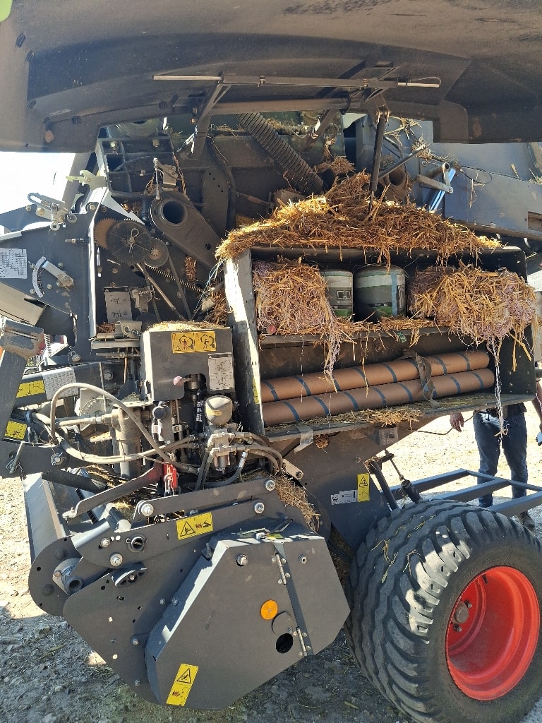 Presse balles rondes CLAAS VARIANT 465 RC - photo slide 4