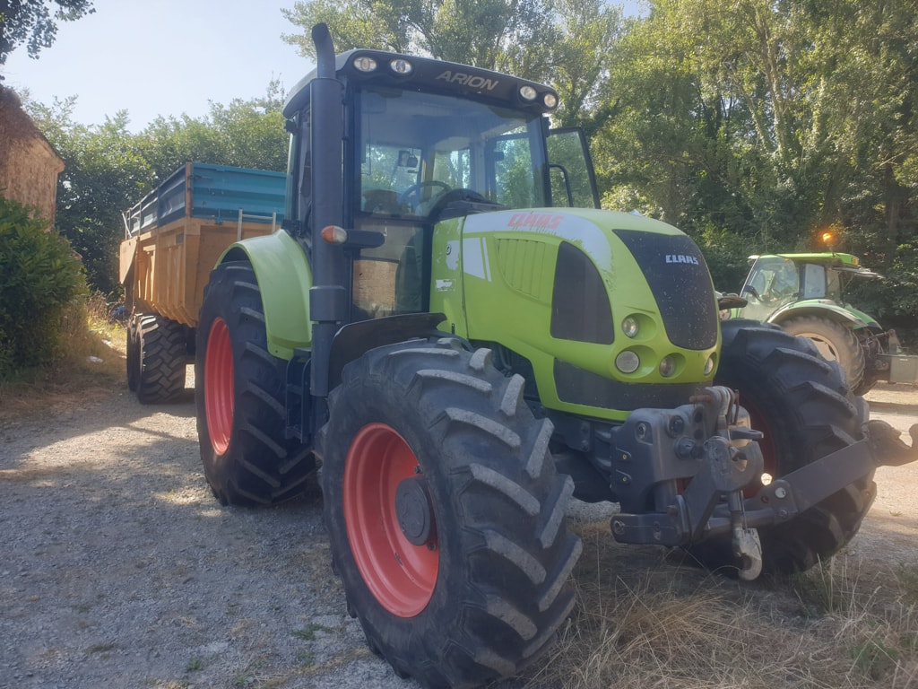 Tracteur CLAAS ARION 640 - photo slide 1
