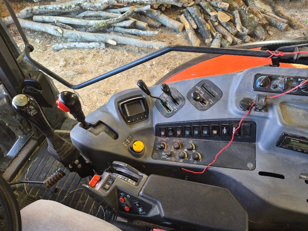 Tracteur chargeur KUBOTA M115GX-III - photo slide 12