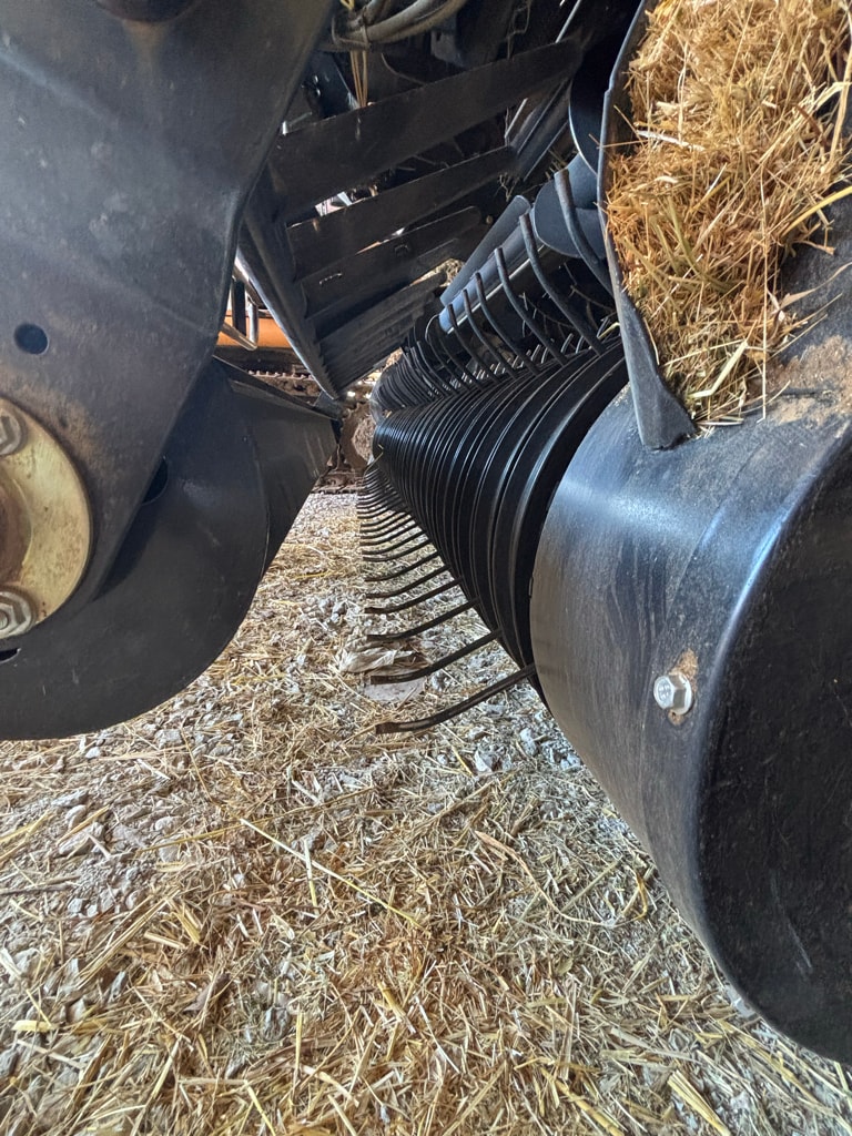 Presse balles rondes CASE IH 455 - photo slide 9