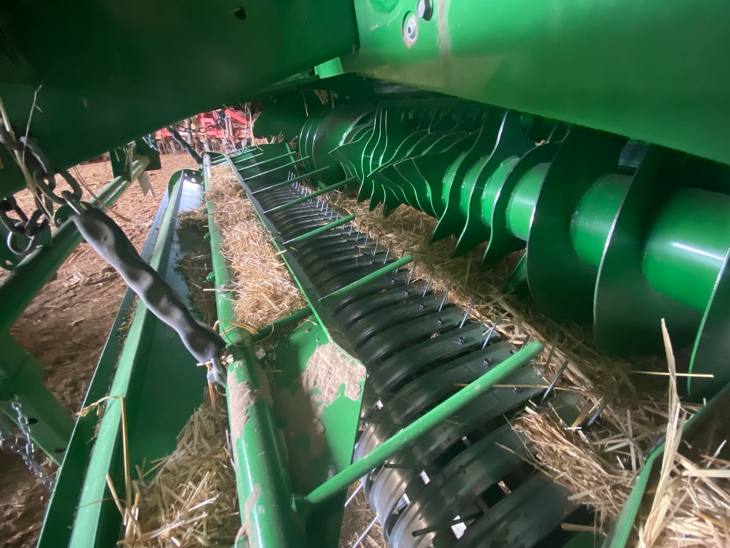 Presse balles rondes JOHN DEERE V461M - photo slide 10