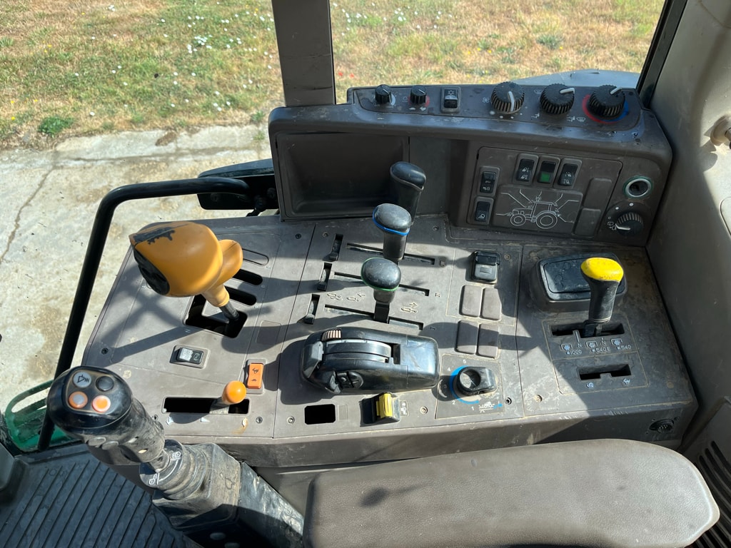 Tracteur chargeur JOHN DEERE 6150M - photo slide 12