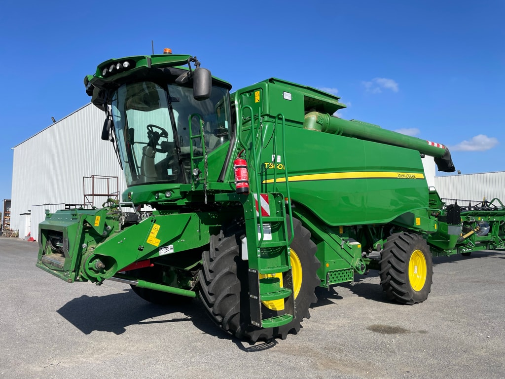 Moissonneuse JOHN DEERE T560 - photo slide 1