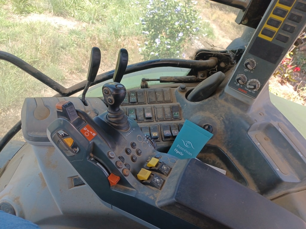 Tracteur CLAAS ARION 620 - photo slide 12