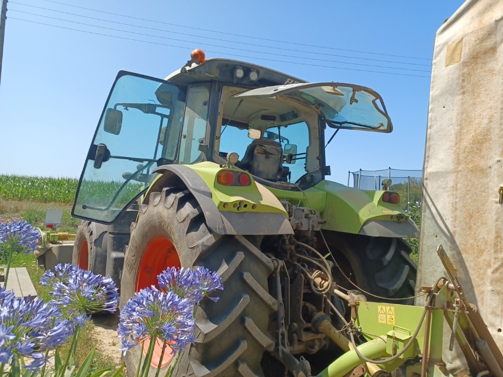 Tracteur CLAAS ARION 620 - photo slide 2