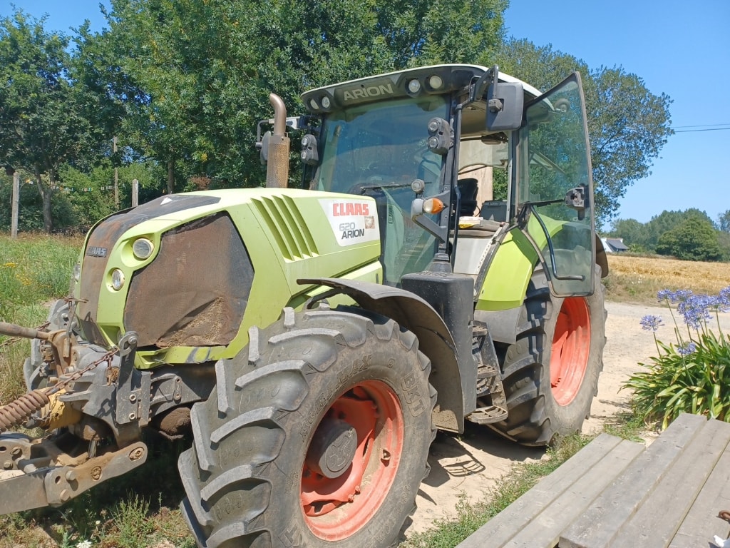Tracteur CLAAS ARION 620 - photo slide 1