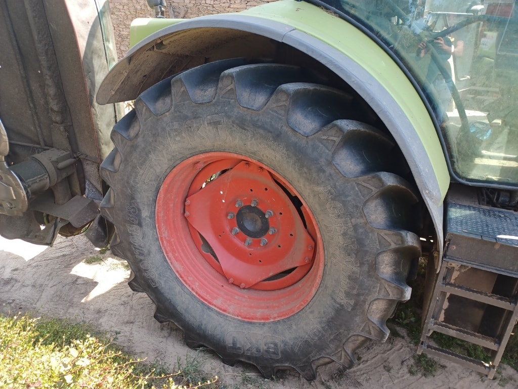 Tracteur CLAAS ARION 620 - photo slide 6