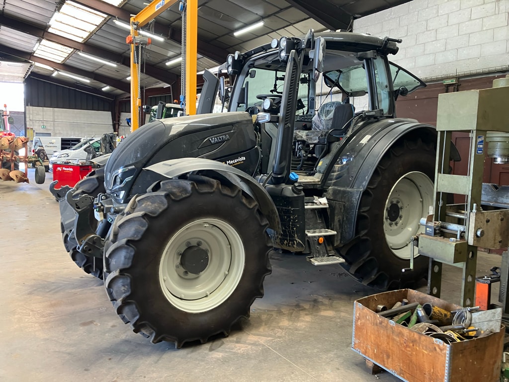 Tracteur VALTRA N135 ACTIVE - photo slide 1