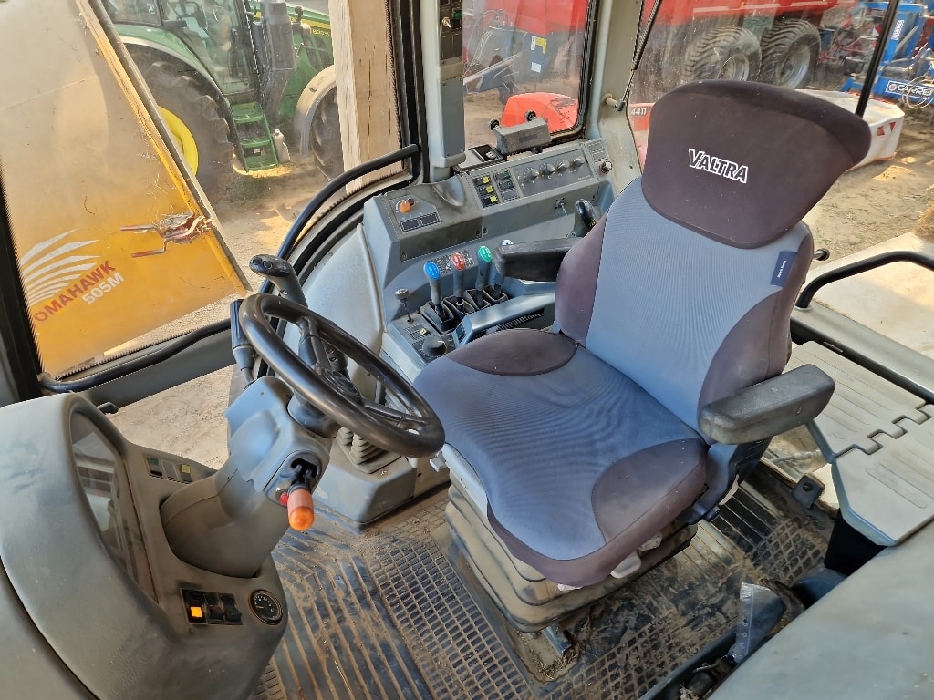 Tracteur VALTRA T170 - photo slide 11