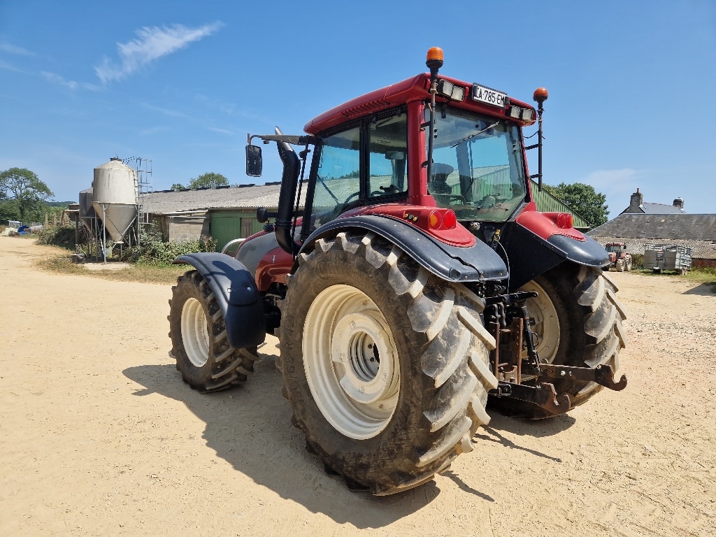 Tracteur VALTRA T170 - photo slide 4