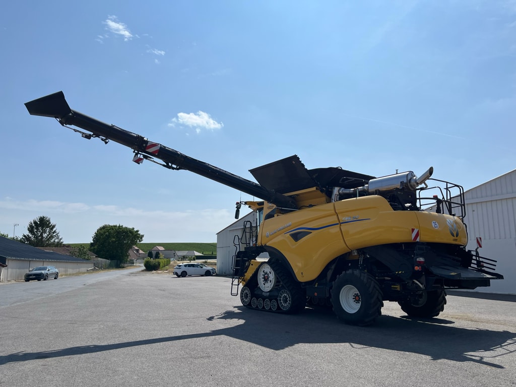 Moissonneuse NEW HOLLAND CR8.90 - photo slide 13