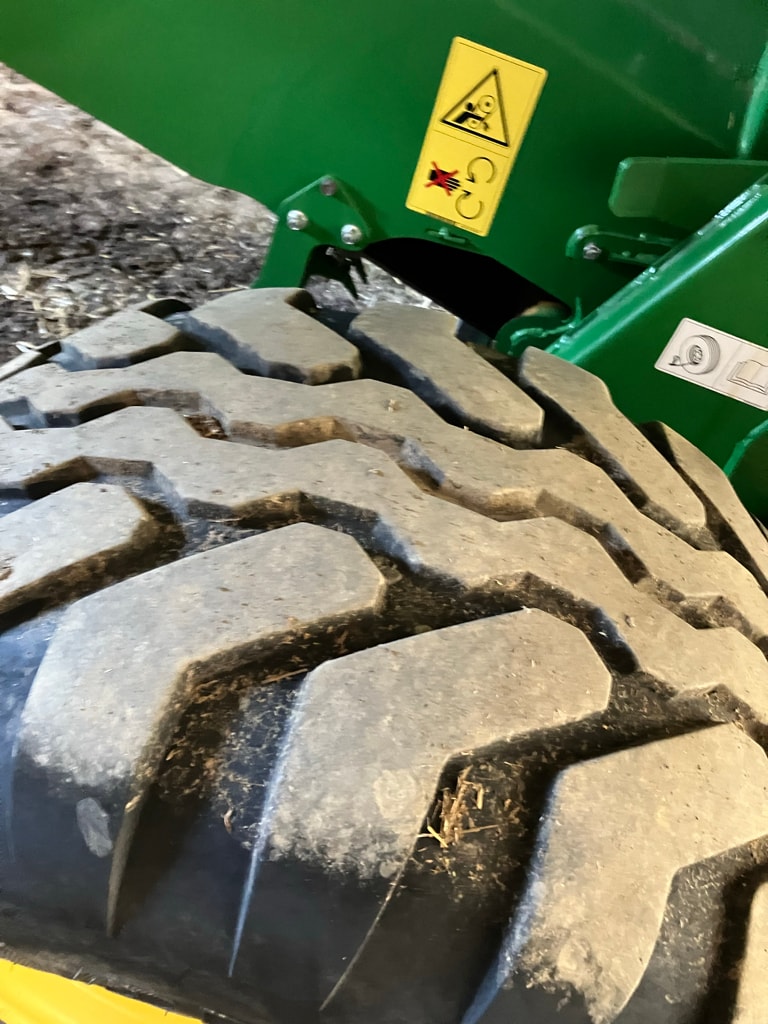 Presse balles rondes JOHN DEERE V461m - photo slide 5