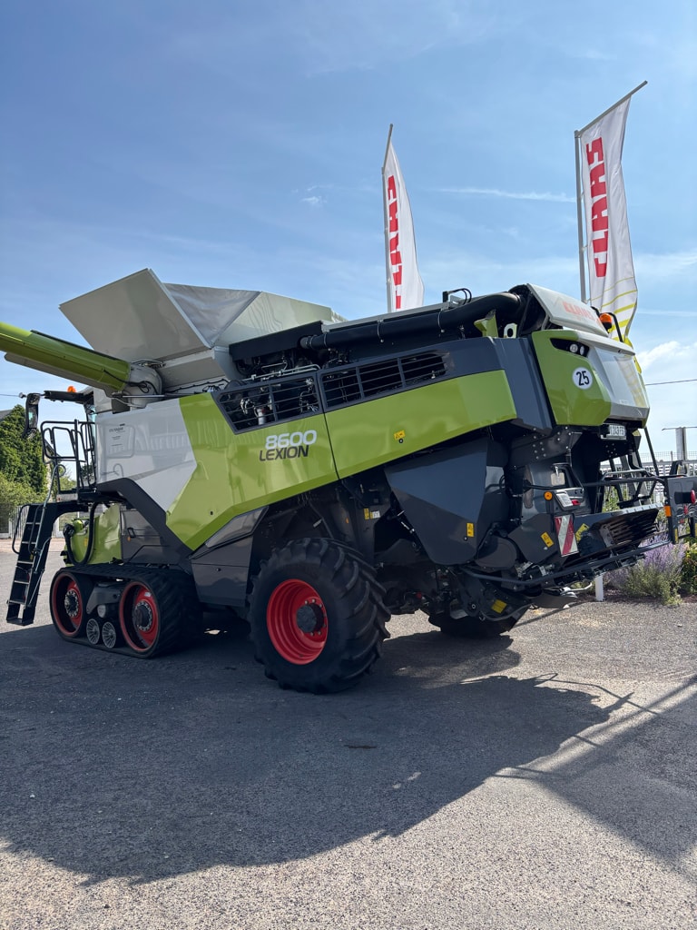 Moissonneuse CLAAS Lexion 8600 TT cemos 4x4 - photo slide 12