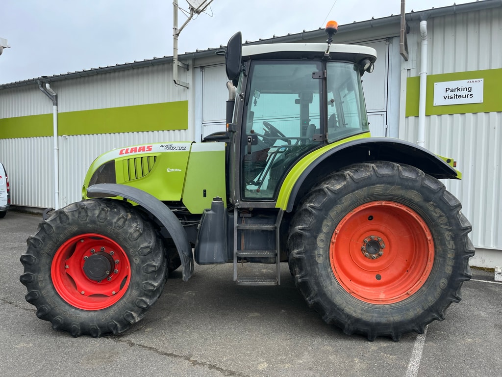 Tracteur CLAAS ARES 697 ATZ - photo slide 2