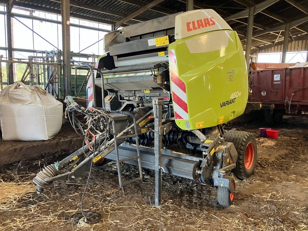 Presse balles rondes CLAAS Variant 460 RF - photo slide 1