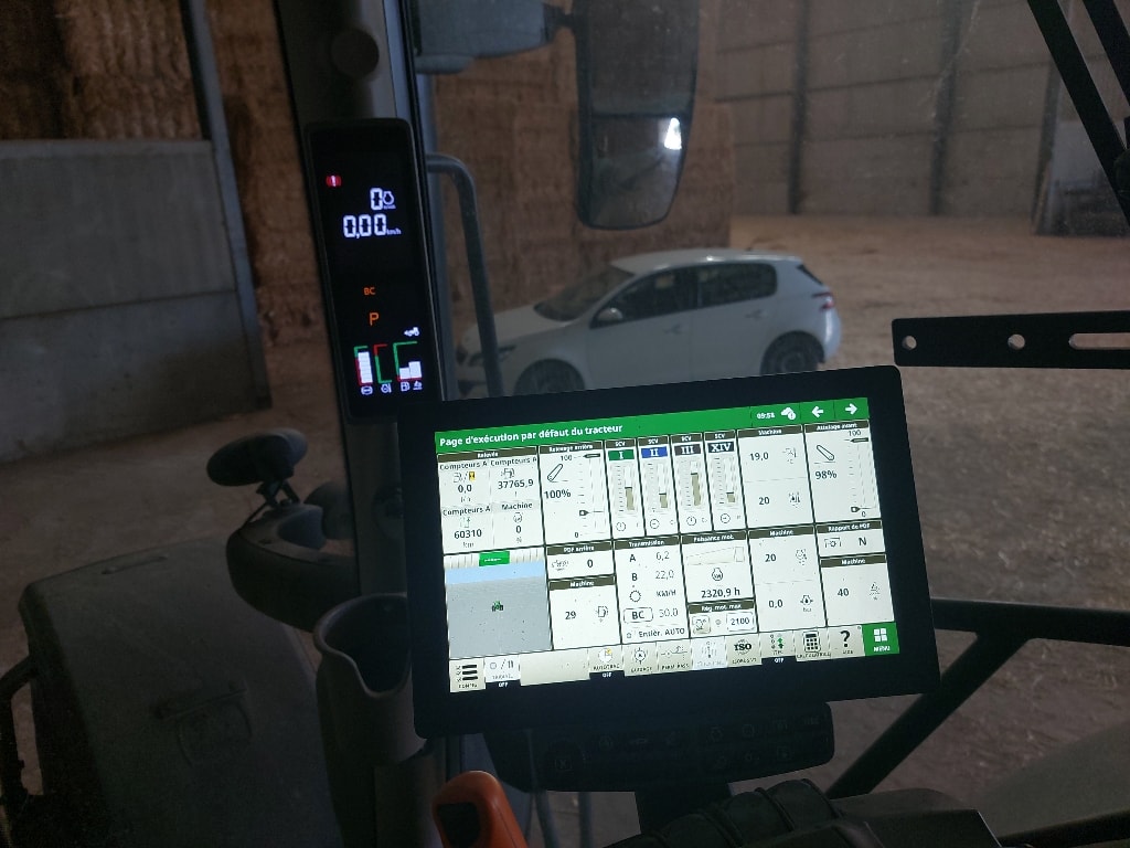 Tracteur JOHN DEERE 6R155 - photo slide 6