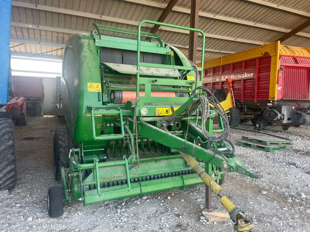 Presse balles rondes MC HALE V640 - photo slide 2