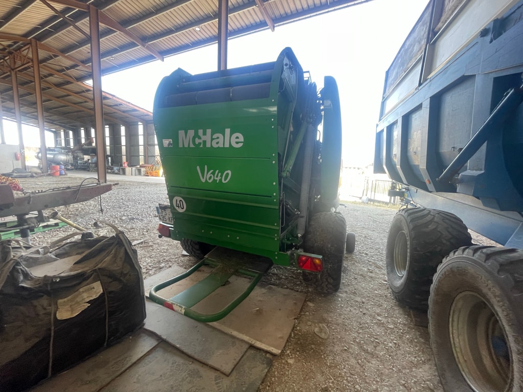 Presse balles rondes MC HALE V640 - photo slide 3