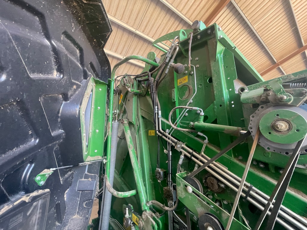Presse balles rondes MC HALE V640 - photo slide 11
