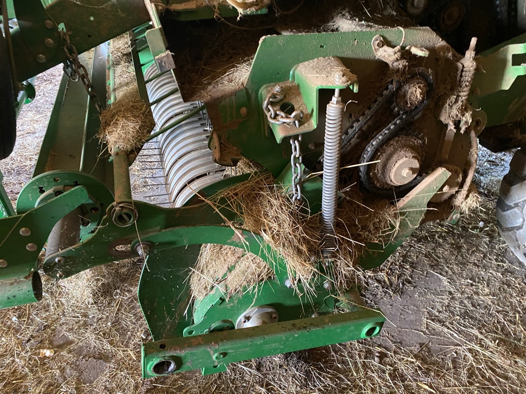 Presse balles rondes JOHN DEERE V461M - photo slide 8
