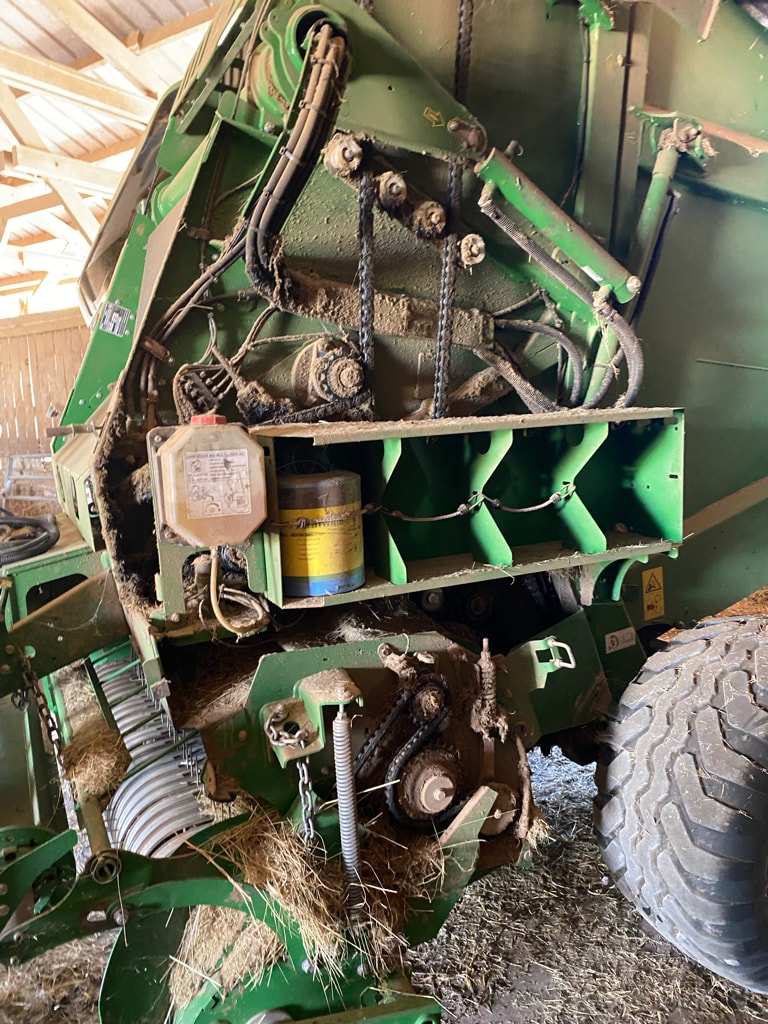 Presse balles rondes JOHN DEERE V461M - photo slide 10