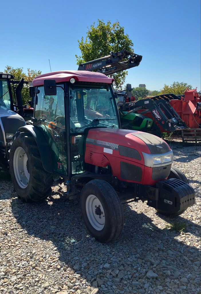 Tracteur MC CORMICK F80 - photo slide 2
