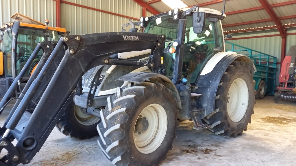 Tracteur VALTRA N154 - photo slide 2
