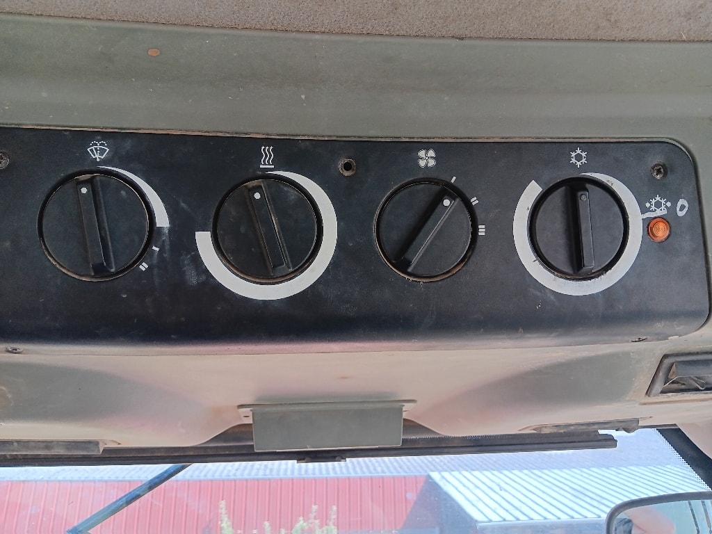 Tracteur MC CORMICK MTX 140 - photo slide 14