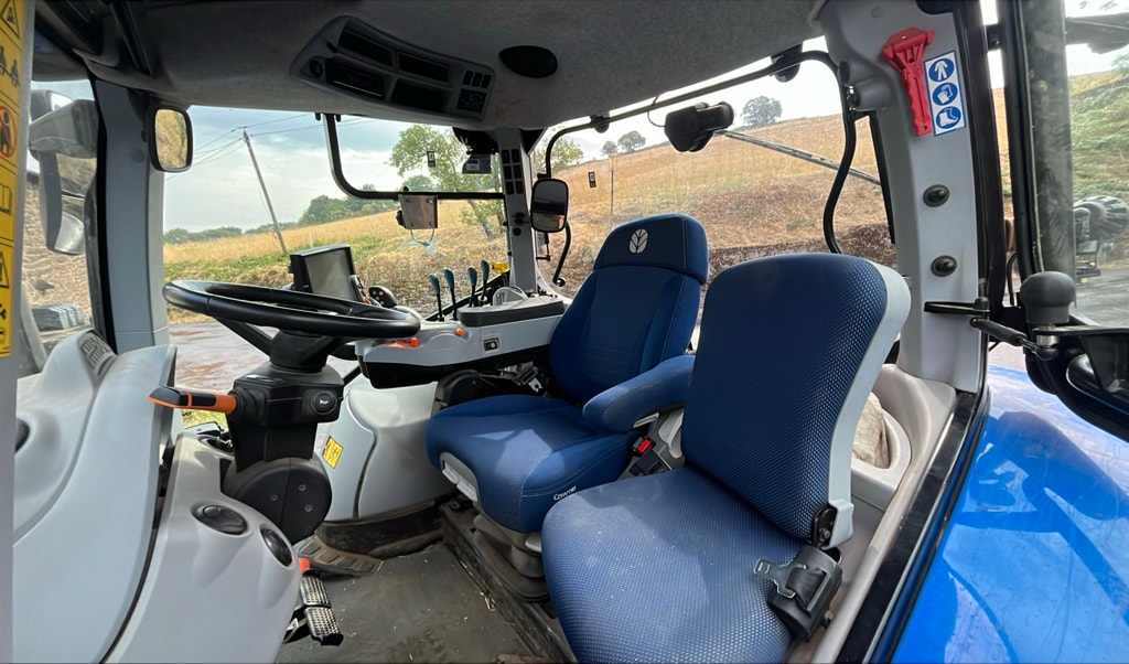 Tracteur NEW HOLLAND T 6 160 dynamic command - photo slide 13