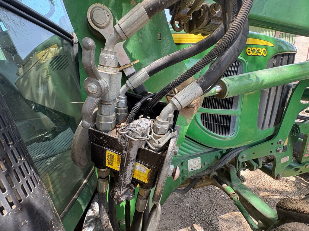 Tracteur chargeur JOHN DEERE 6230 STD - photo slide 18