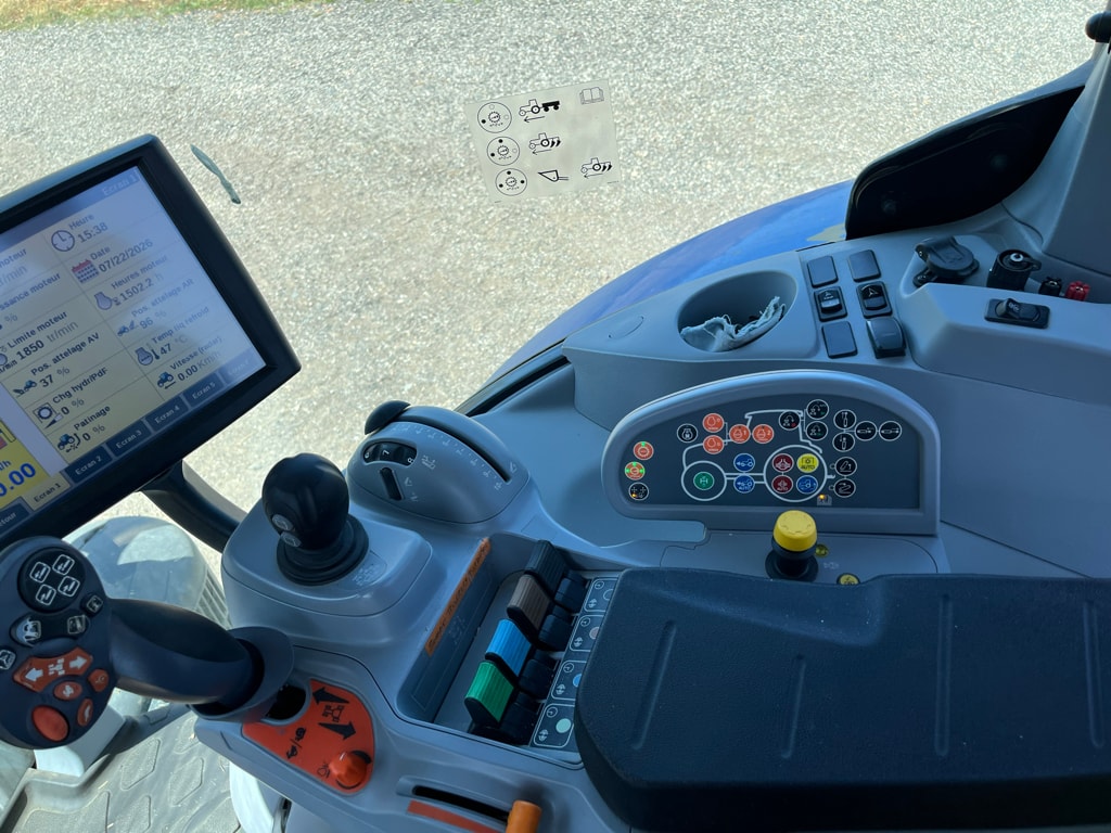 Tracteur NEW HOLLAND T7.245 - photo slide 16
