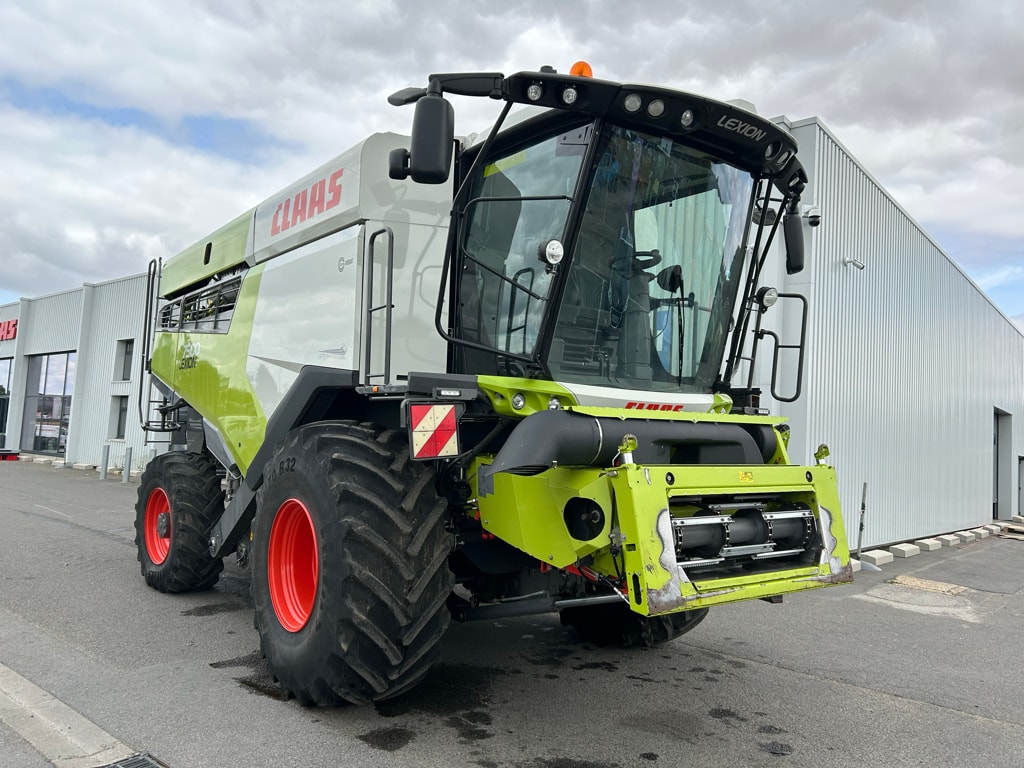 Moissonneuse CLAAS LEXION 7500 4X4 - photo slide 1