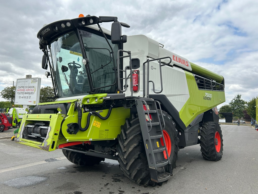 Moissonneuse CLAAS LEXION 7500 4X4 - photo slide 3