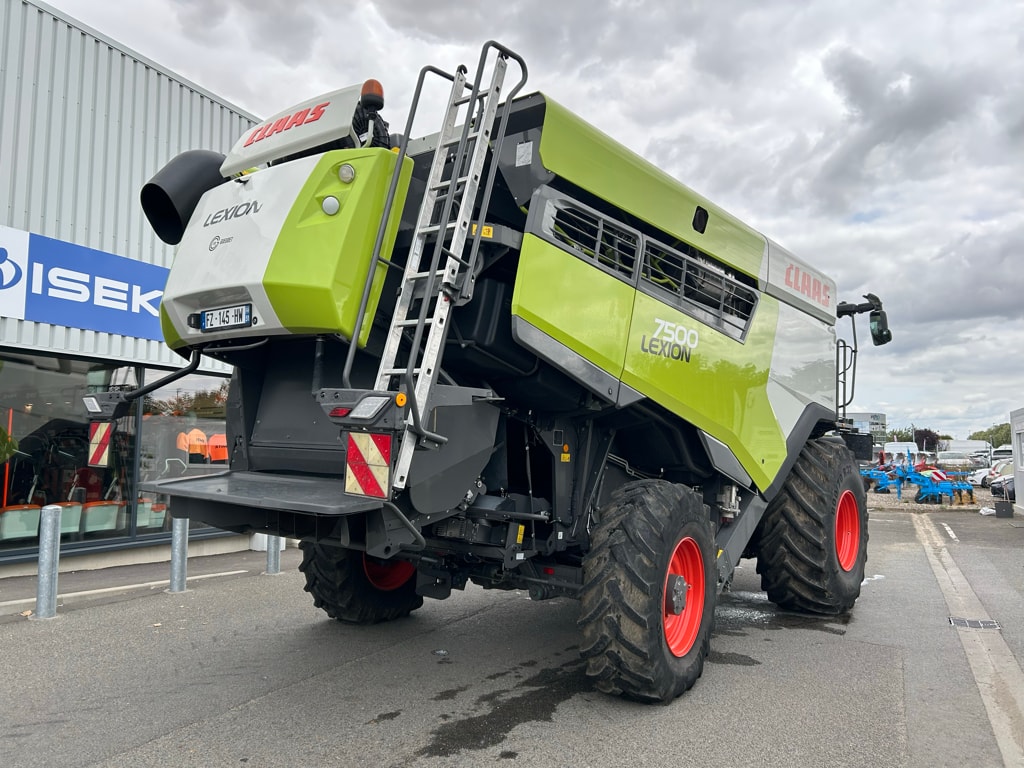 Moissonneuse CLAAS LEXION 7500 4X4 - photo slide 7
