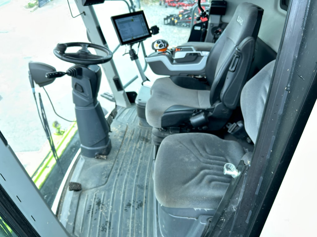 Moissonneuse CLAAS LEXION 7500 4X4 - photo slide 9