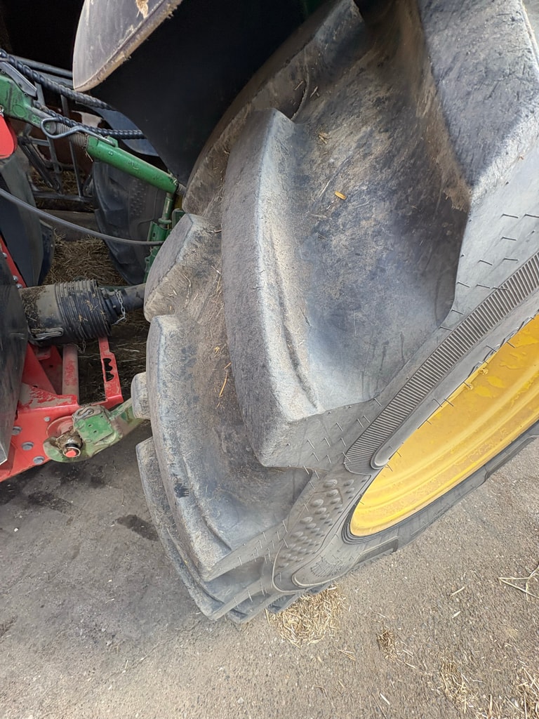 Tracteur chargeur JOHN DEERE 6330 PREMIUM - photo slide 12