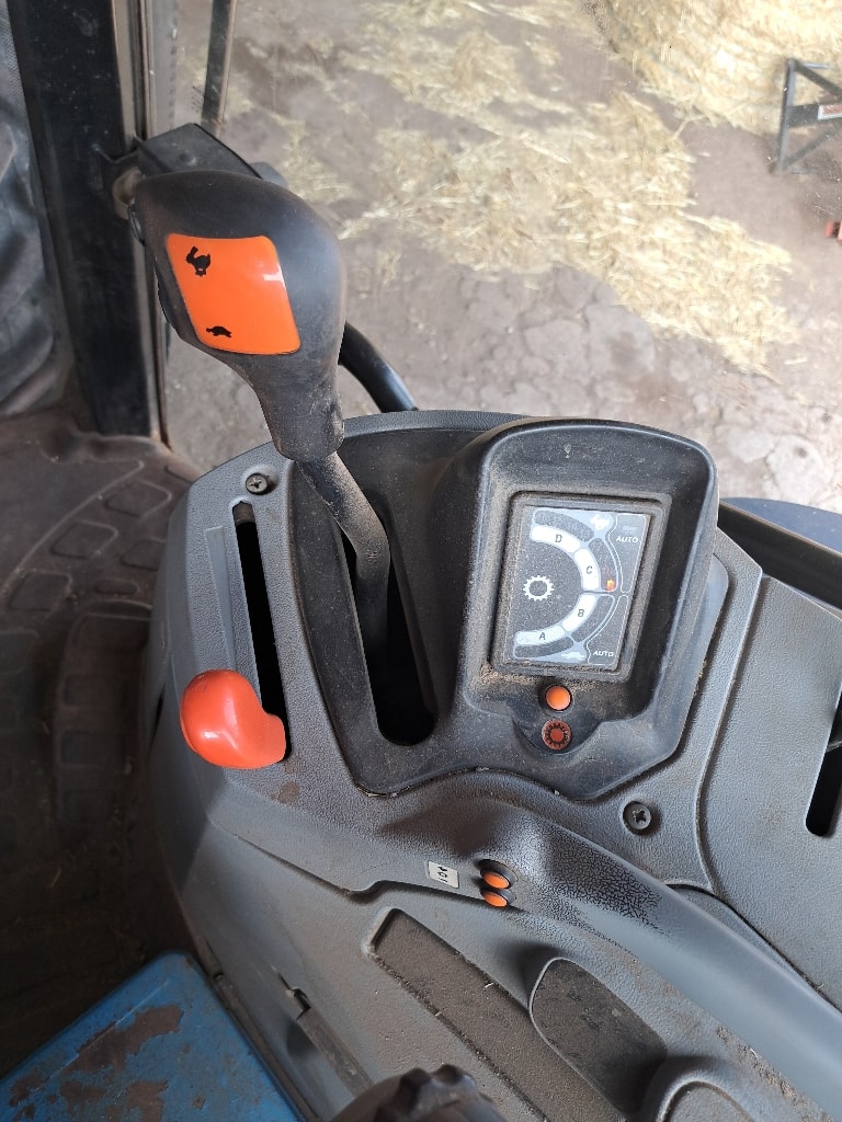 Tracteur NEW HOLLAND T6030 PLUS 6.7L - photo slide 21