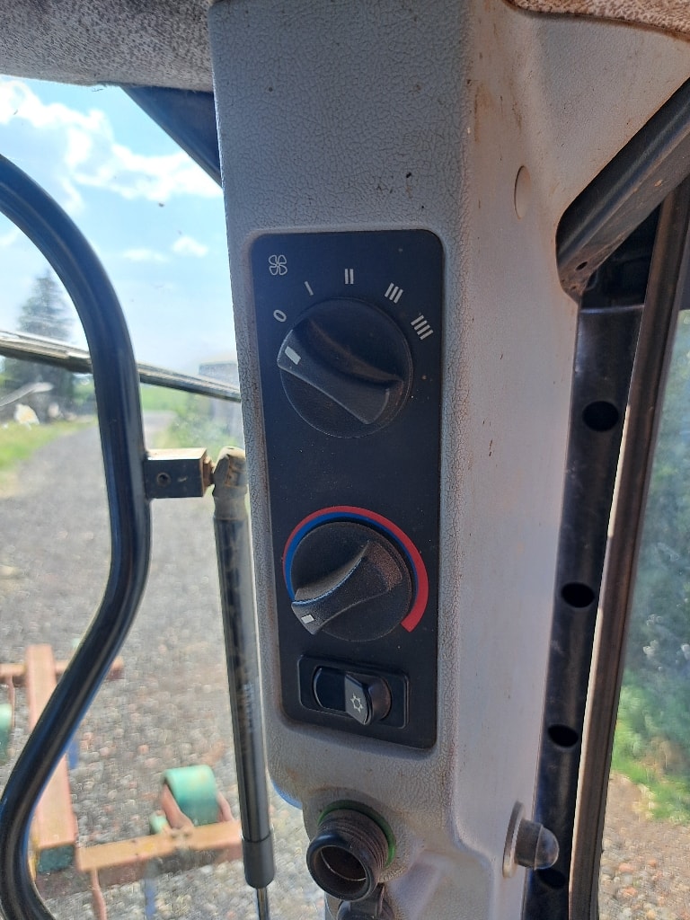 Tracteur NEW HOLLAND T6030 PLUS 6.7L - photo slide 14