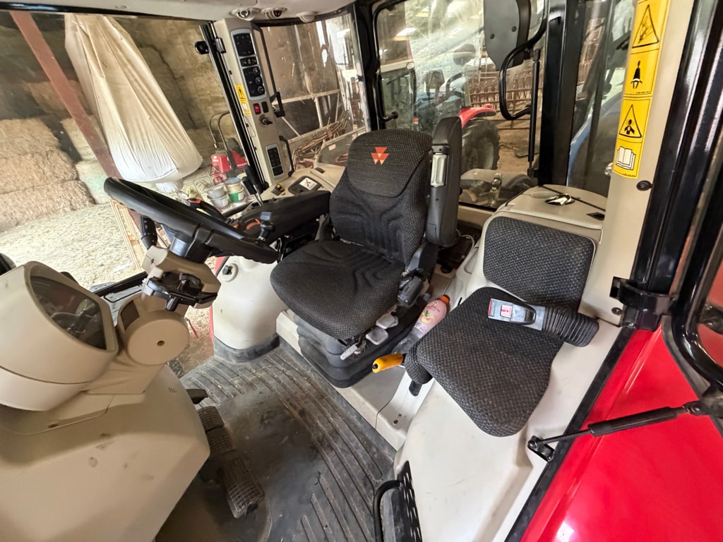 Tracteur chargeur MASSEY FERGUSON 5713 SL DYNA-6 ESSENTIAL - photo slide 5