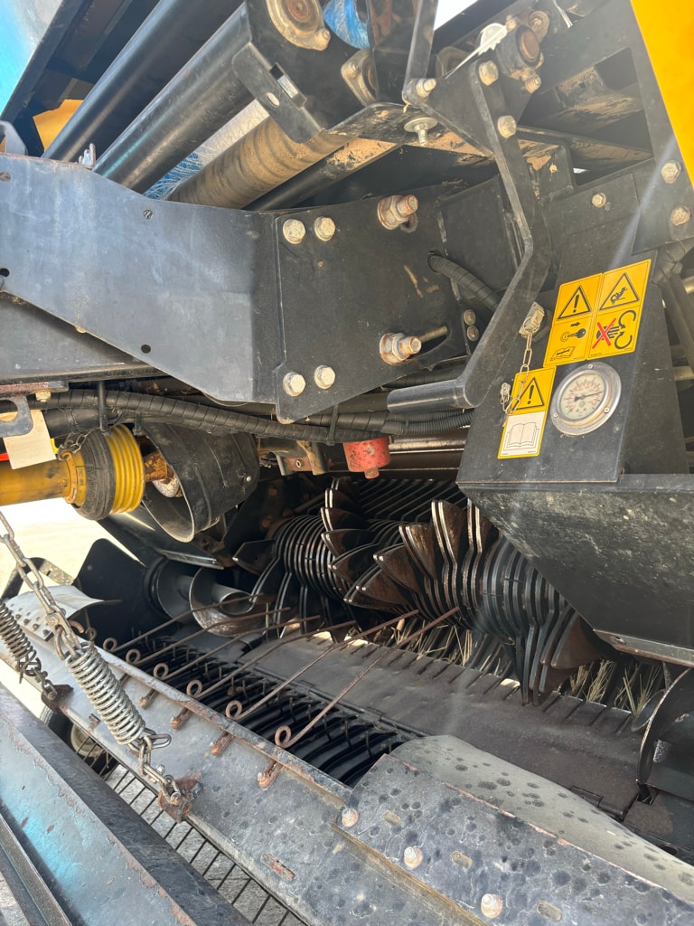 Presse enrubanneuse NEW HOLLAND ROLL BALER 125 COMBI - photo slide 13