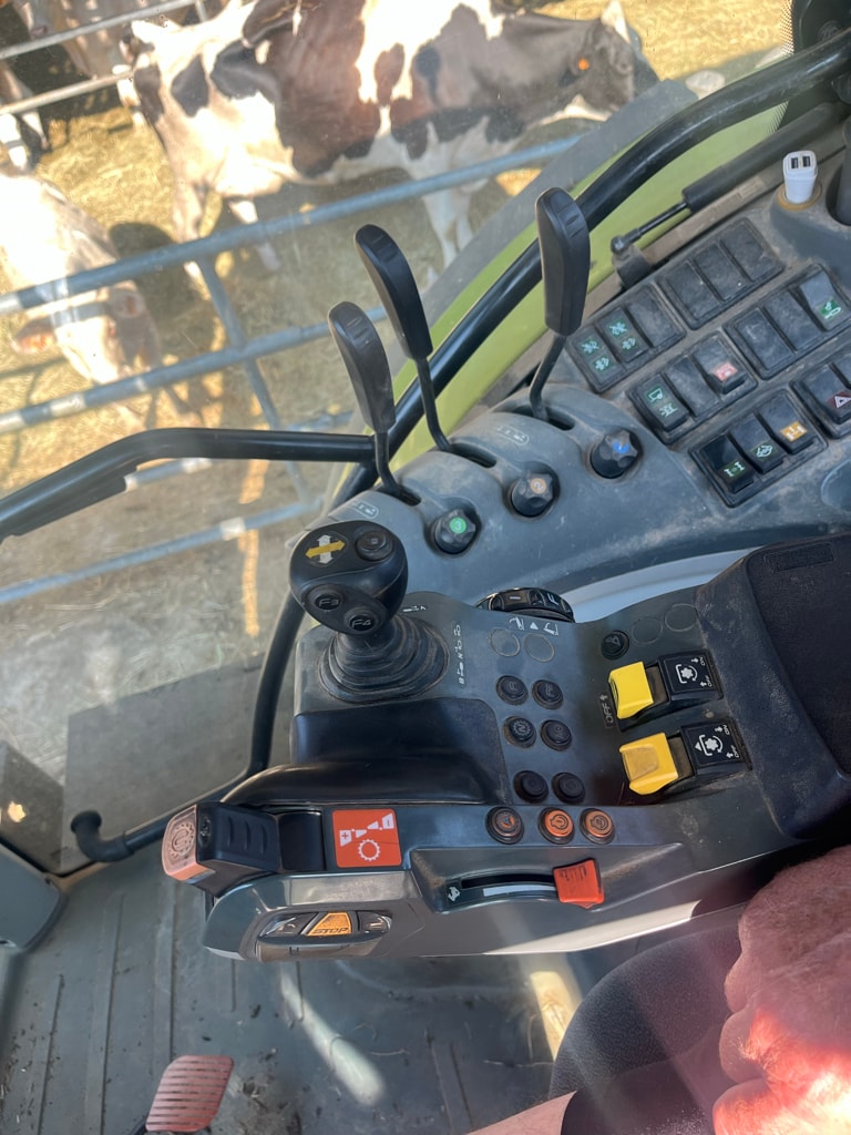 Tracteur CLAAS Arion 620 - photo slide 9