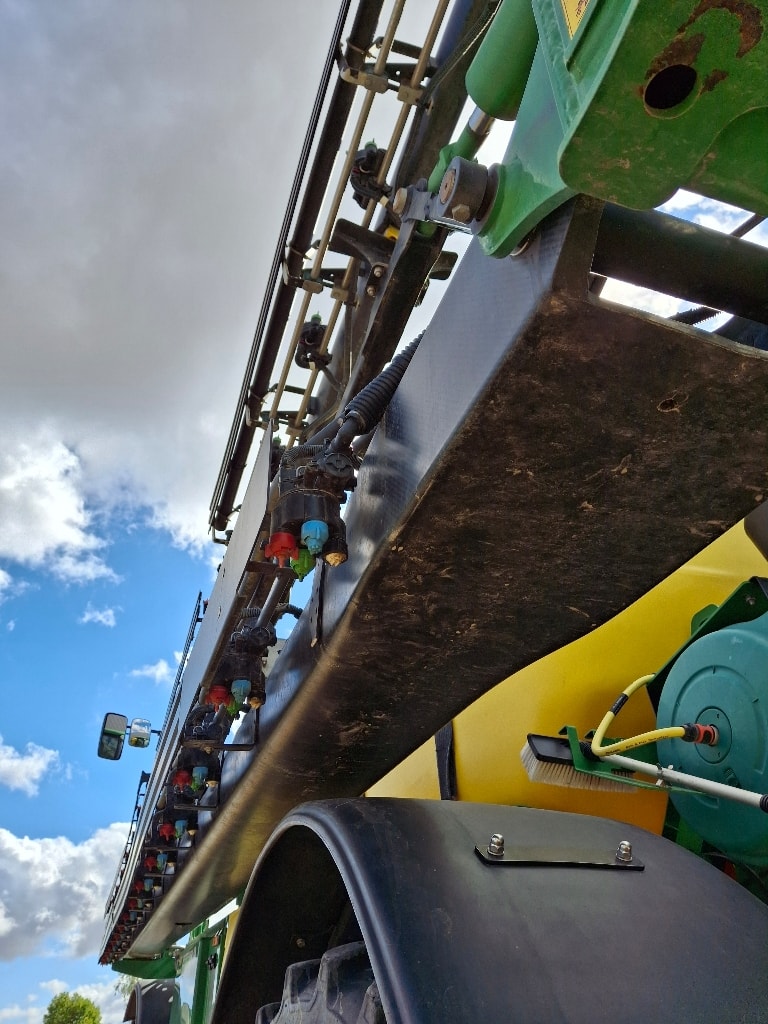 Pulverisateur automoteur JOHN DEERE R4150 - photo slide 14
