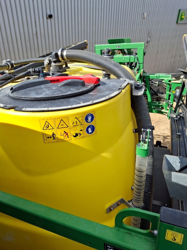 Pulverisateur automoteur JOHN DEERE R4150 - photo slide 16