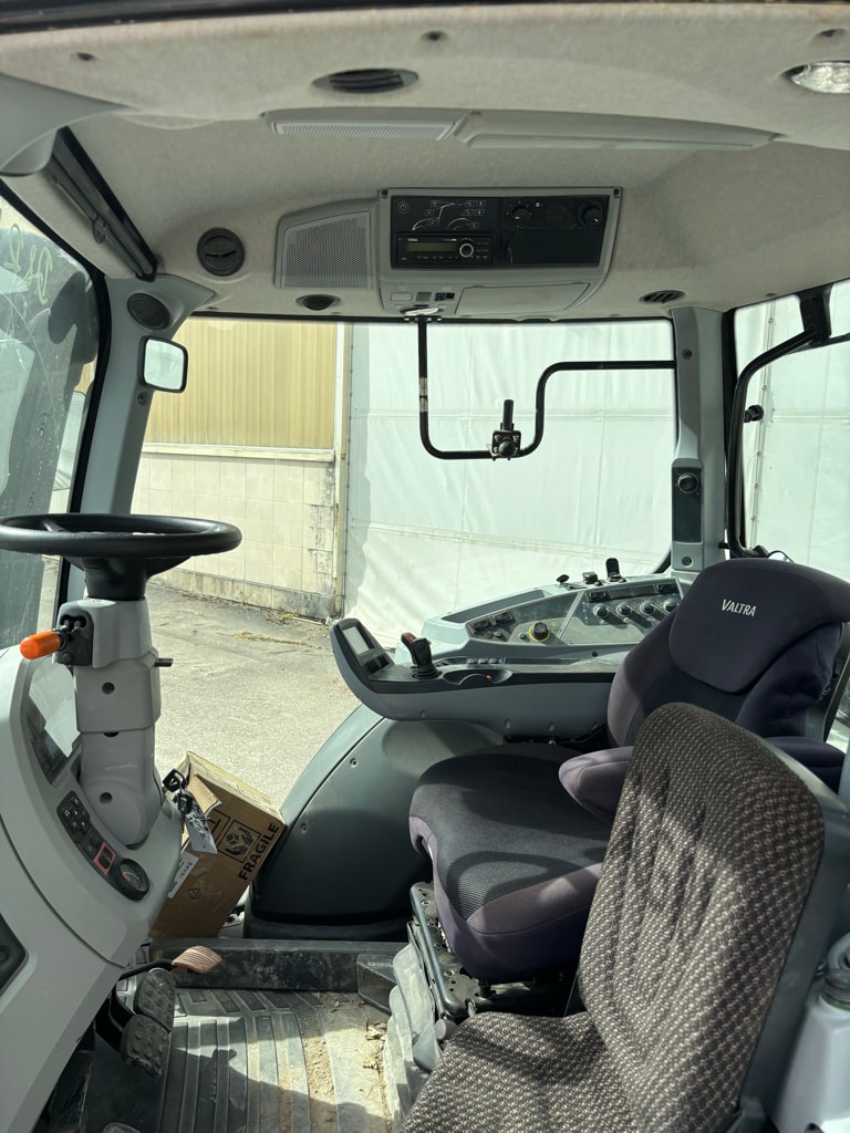 Tracteur VALTRA T194 - photo slide 12