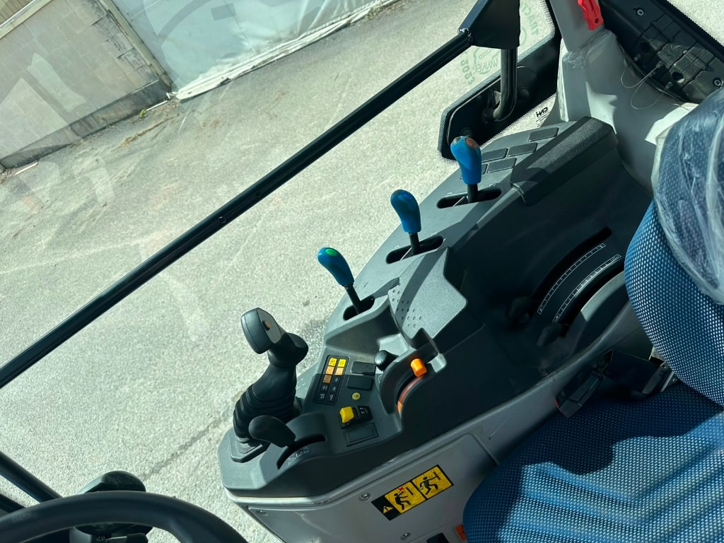 Tracteur fruitier NEW HOLLAND T4.100 F - photo slide 14