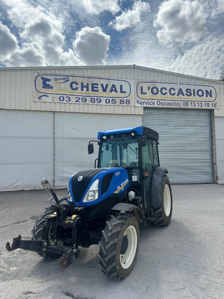 Tracteur fruitier NEW HOLLAND  T4.80 F - photo slide 1