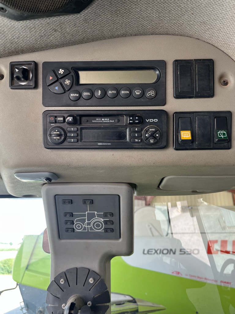 Tracteur CLAAS AXION 820 - photo slide 16