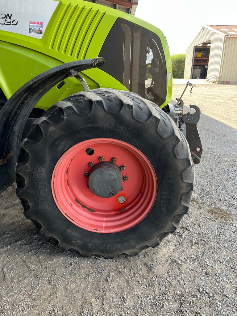 Tracteur CLAAS AXION 820 - photo slide 9