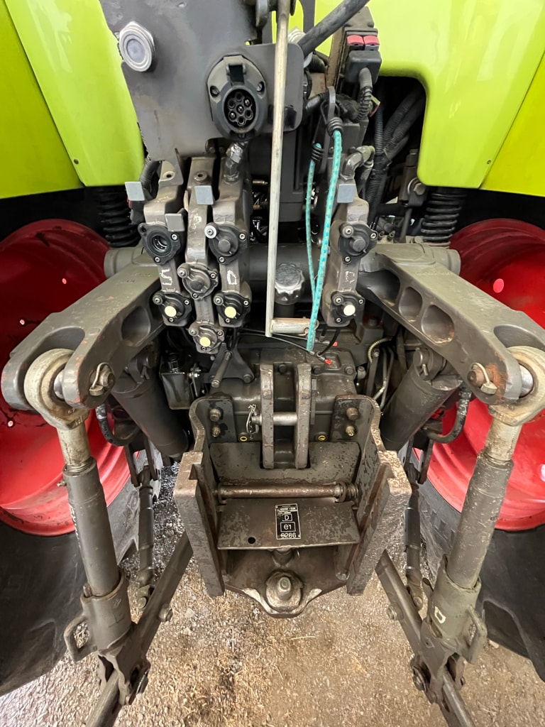 Tracteur CLAAS AXION 820 - photo slide 12