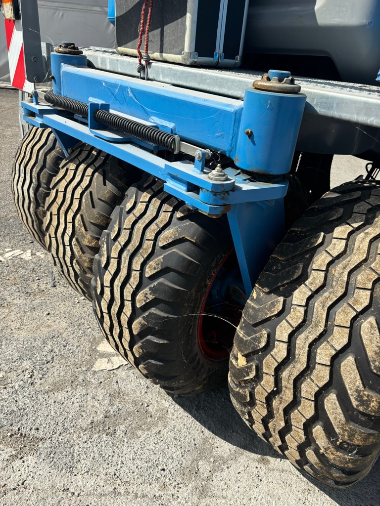 Trémie frontale LEMKEN Solitaire 23+ - photo slide 7